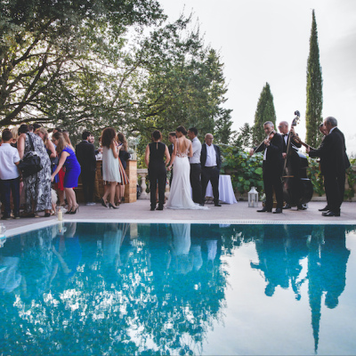 Vin d'honneur au bord de la piscine 