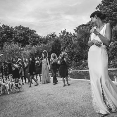 Lancer de bouquet de la mariée 