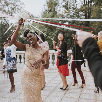 Lacher de bouquet avec rubans