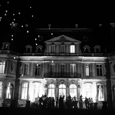 Lâcher de ballons des invités au Château de Dangu