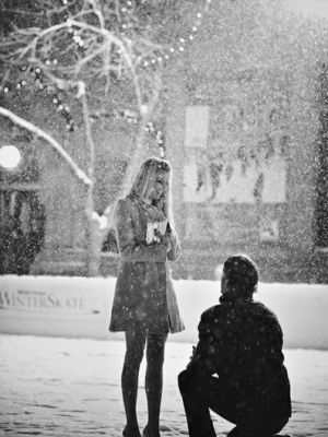 Demande en mariage romantique sous la neige